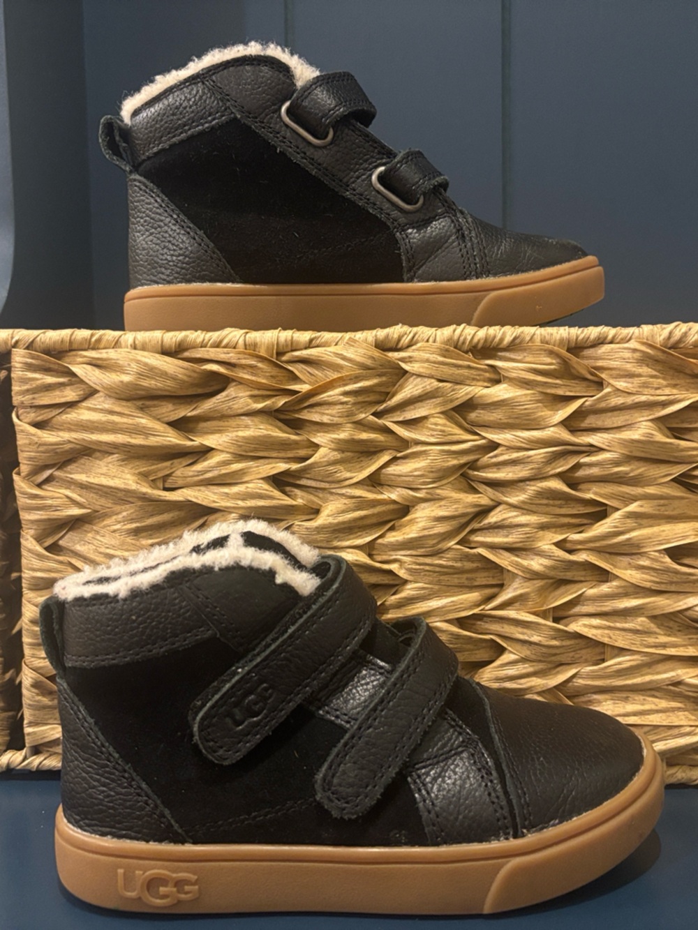 UGG Rennon II Shoes Toddler Boy 10 Black Tan Leather Suede Double Strap Sneakers - Picture 3 of 8